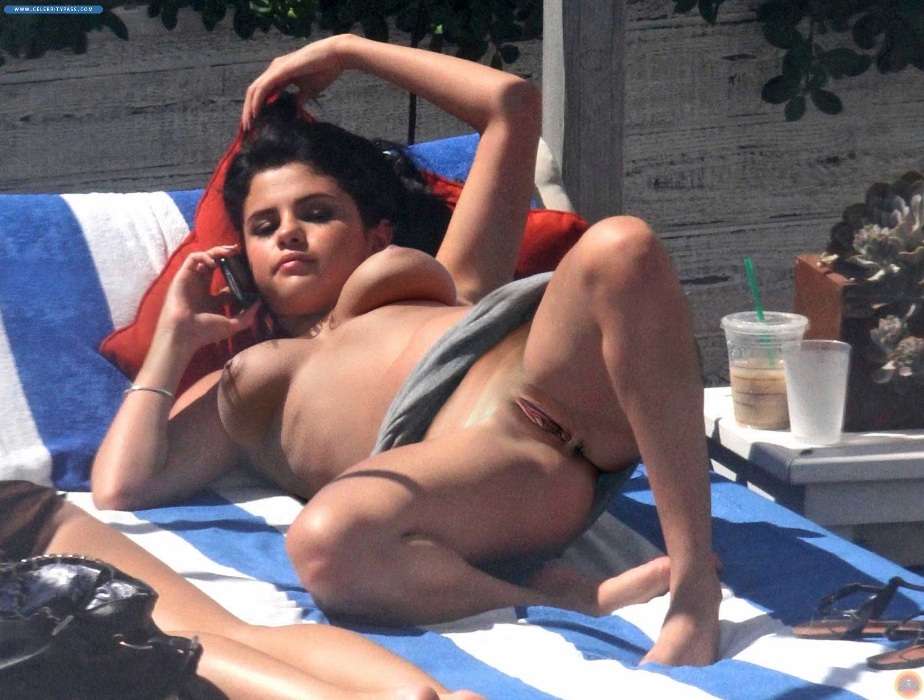 Selena gomez porno images Hot Naked Pics