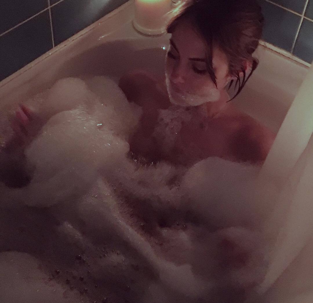 Willa Holland In The Bath Celebrity Leaks Scandals Leaked Sextapes