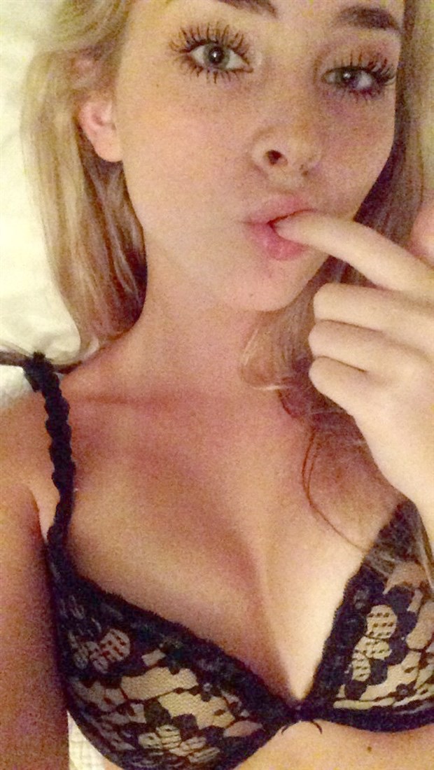 620px x 1100px - Nicola Peltz bra selfie leaked fappening : Celebrity Leaks ...